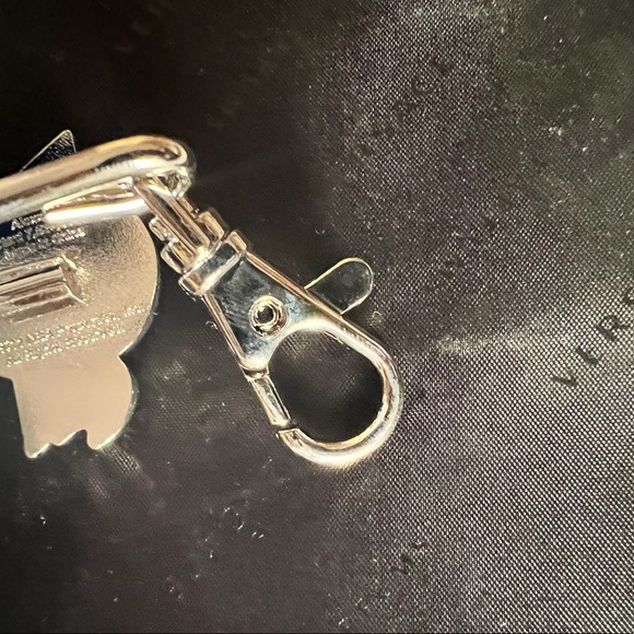 Red Pump Key Finder - Picture 6 of 8